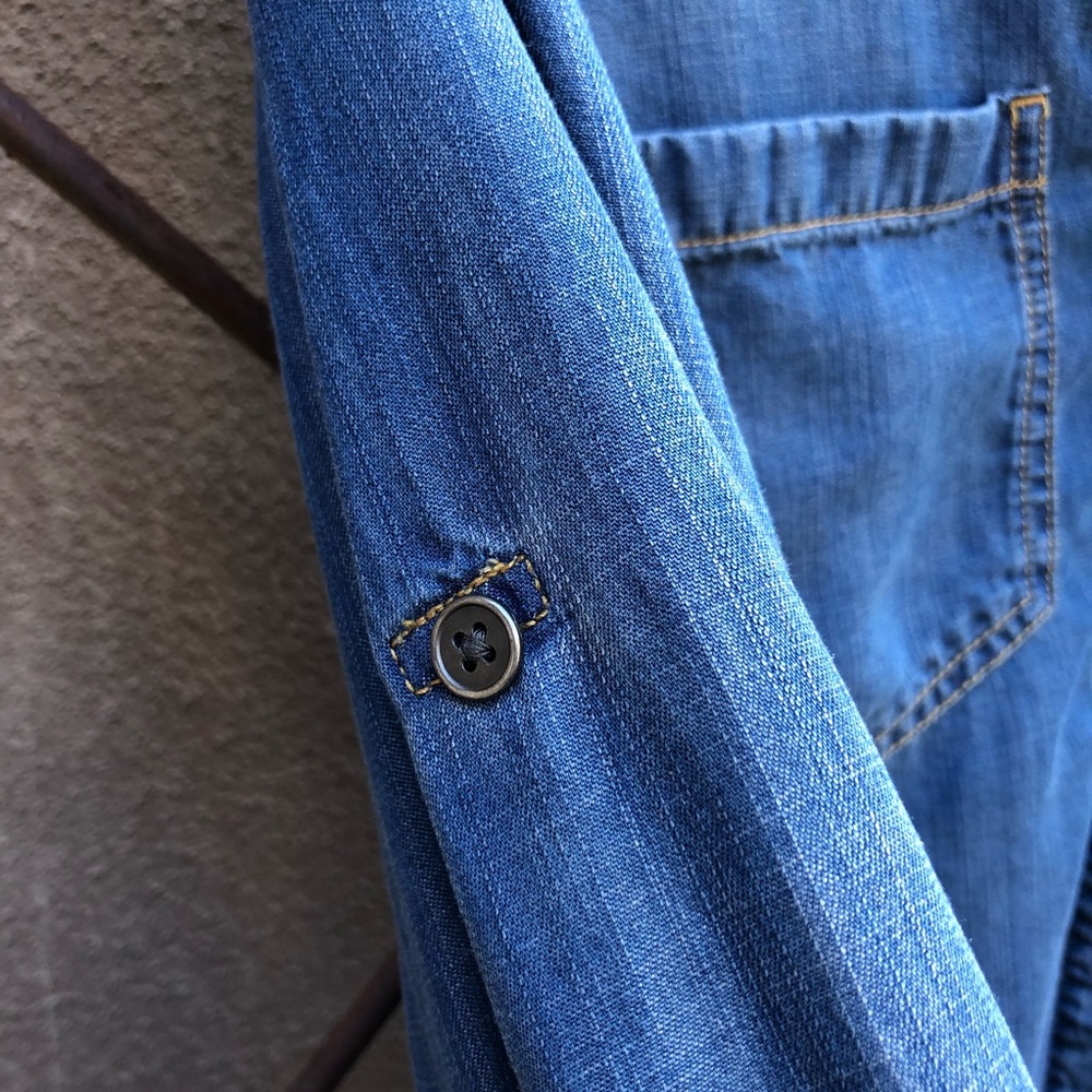 Cloth & Stone Chambray Split Back hem Button Down - Picture 5 of 8